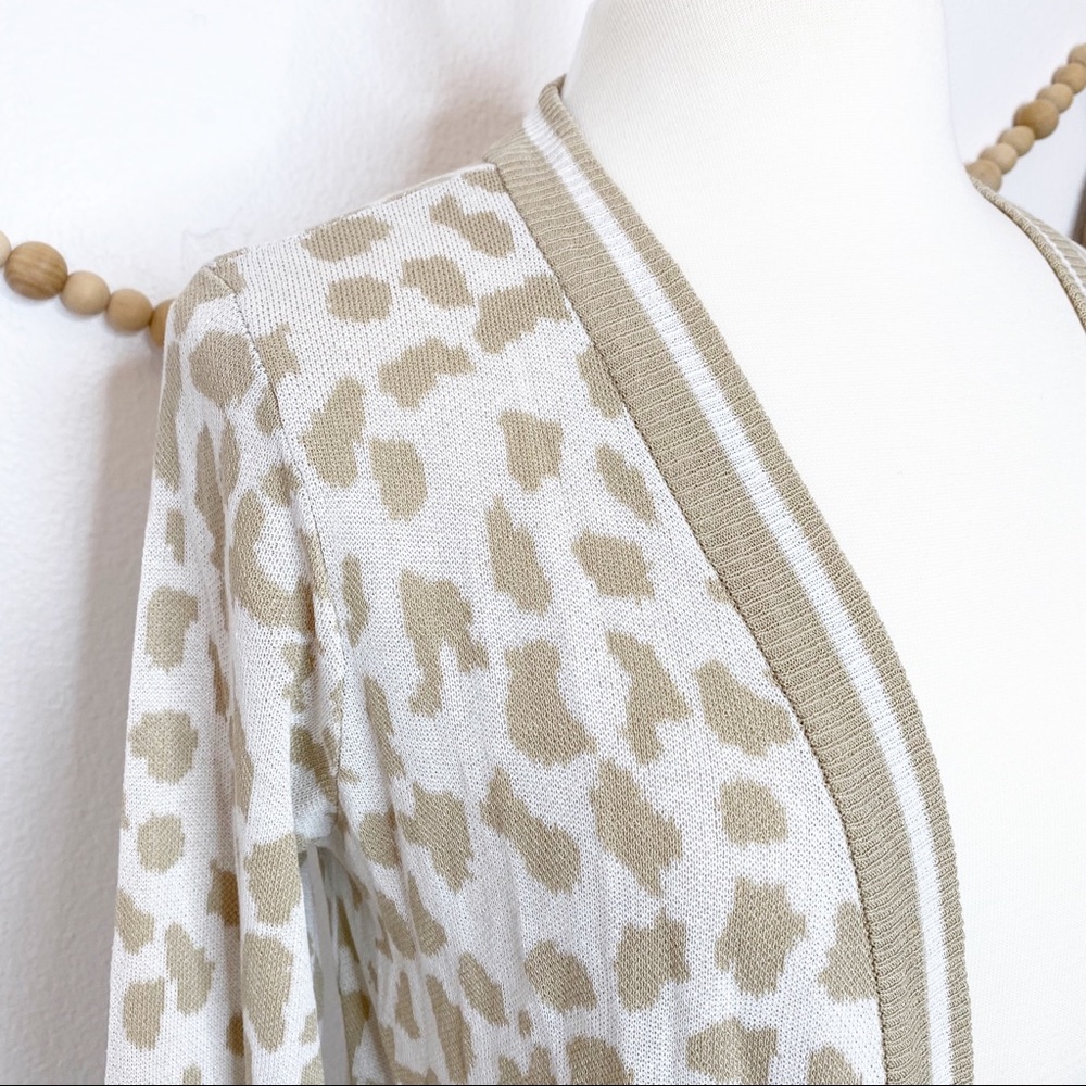 Eight 18 Cream Color Leopard Cardigan Size Medium - Picture 3 of 8